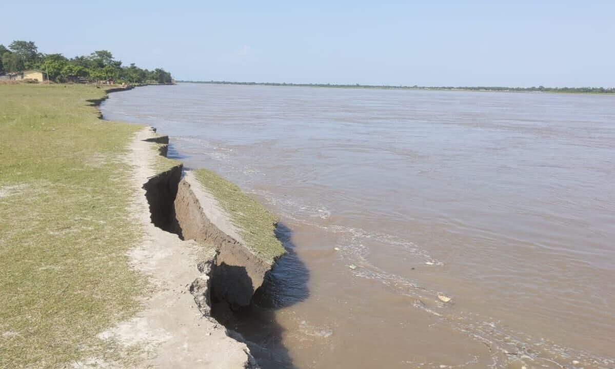 করতোয়া নদীর বাঁধে ভাঙন ঝুঁকিতে দেড় হাজার মানুষ